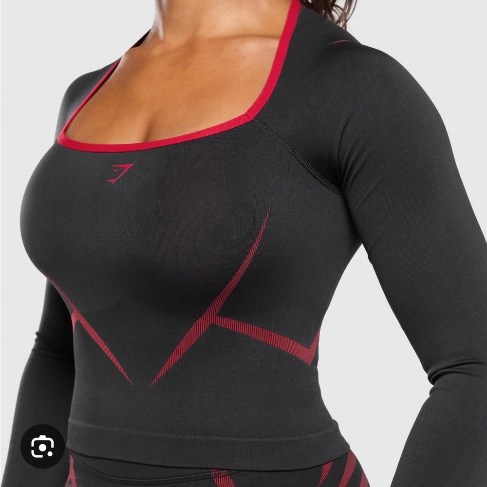 Gymshark Apex Lift Seamless Long Sleeve
Crop Top
Black/Carmine Red